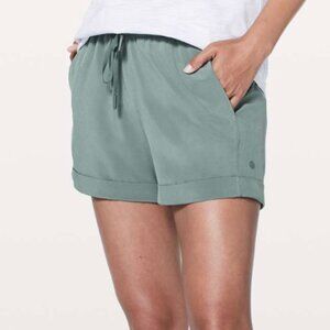 Lululemon Like New Spring Break Away Short 4-way Stretch 3" Green Sz 4